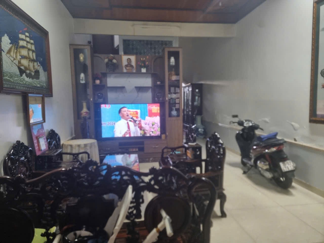 Ảnh Tô Hiệu — Vũ Nhà Phố