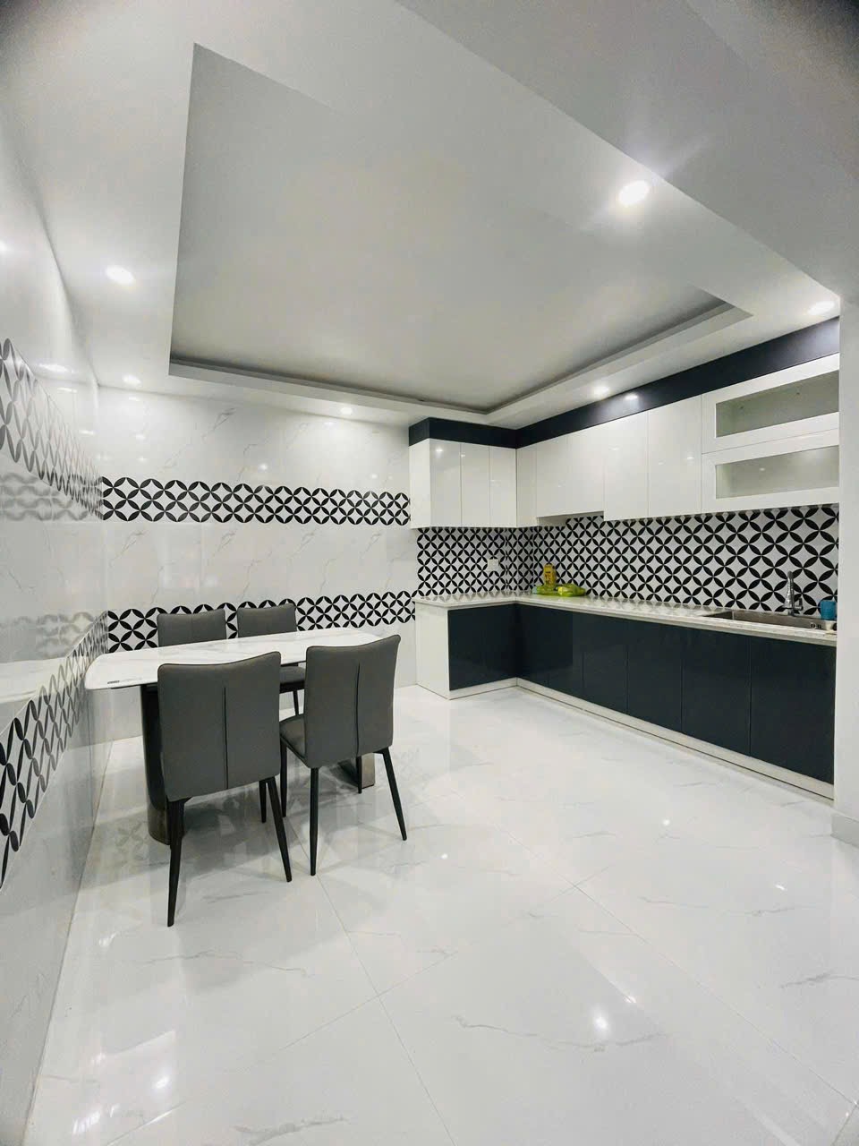 Ảnh Nguyễn Hữu Tuệ — Vũ Nhà Phố