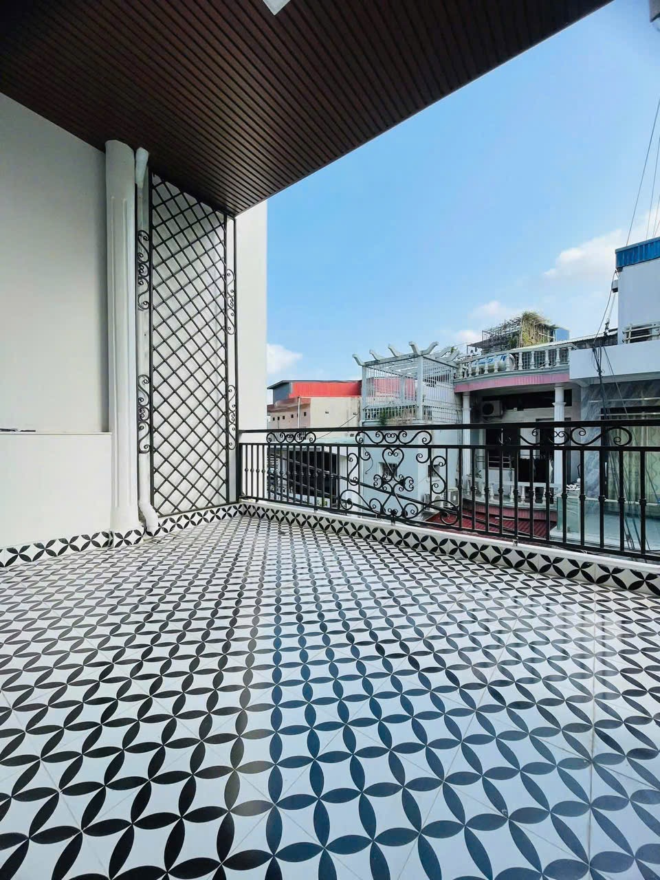 Ảnh Nguyễn Hữu Tuệ — Vũ Nhà Phố