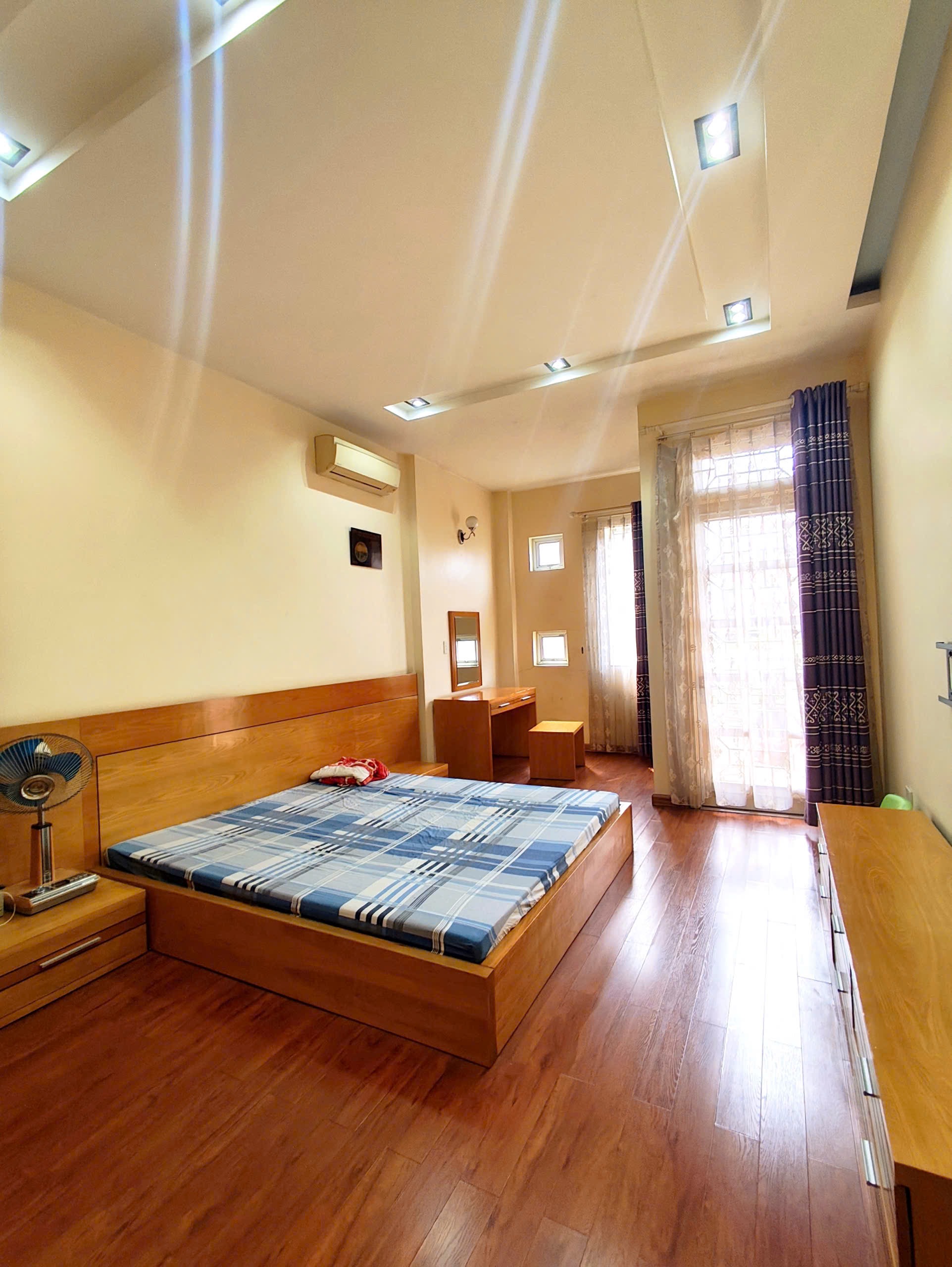 Ảnh Cát Cụt — Vũ Nhà Phố