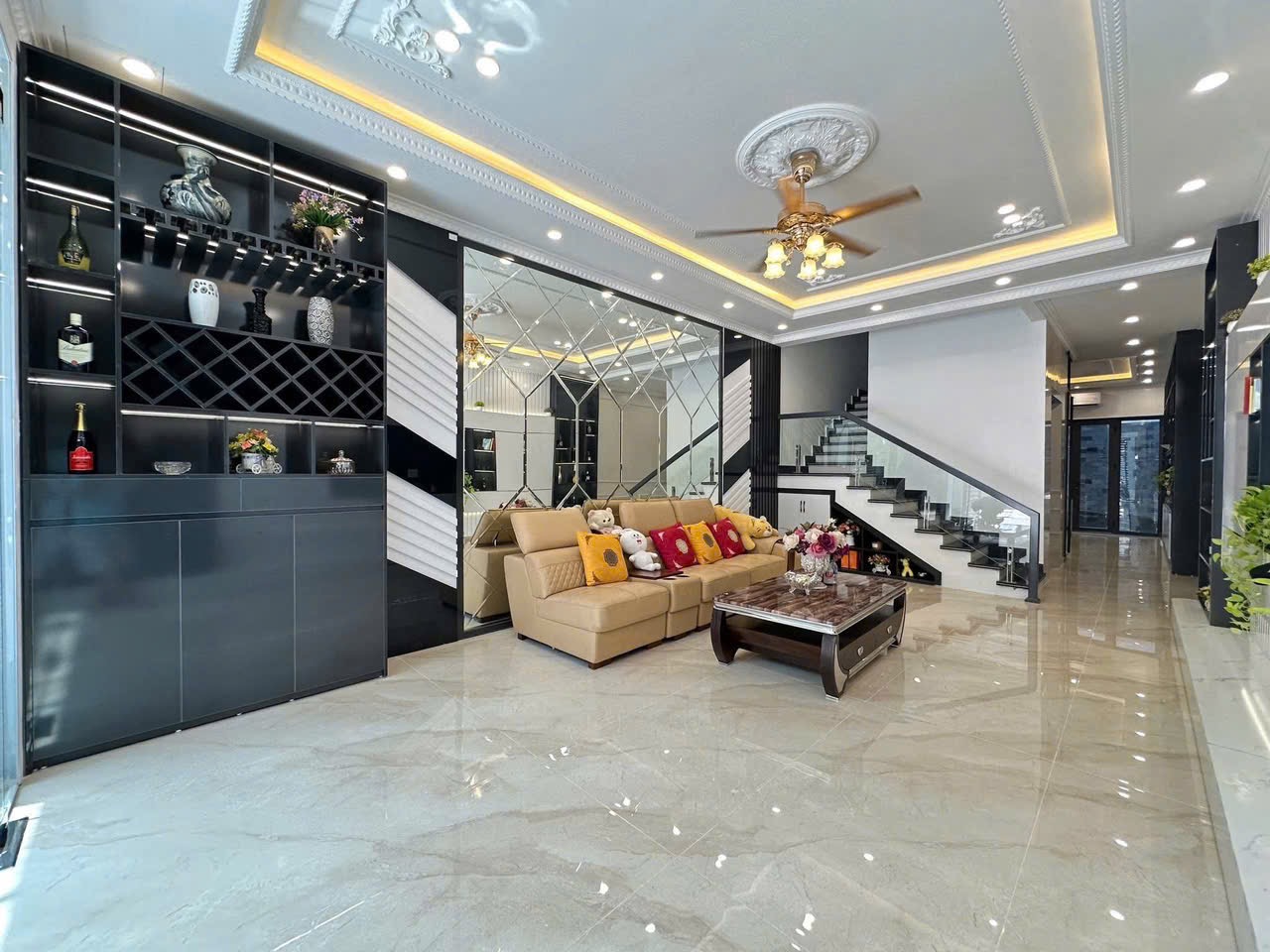Ảnh Đặng Ma La — Vũ Nhà Phố