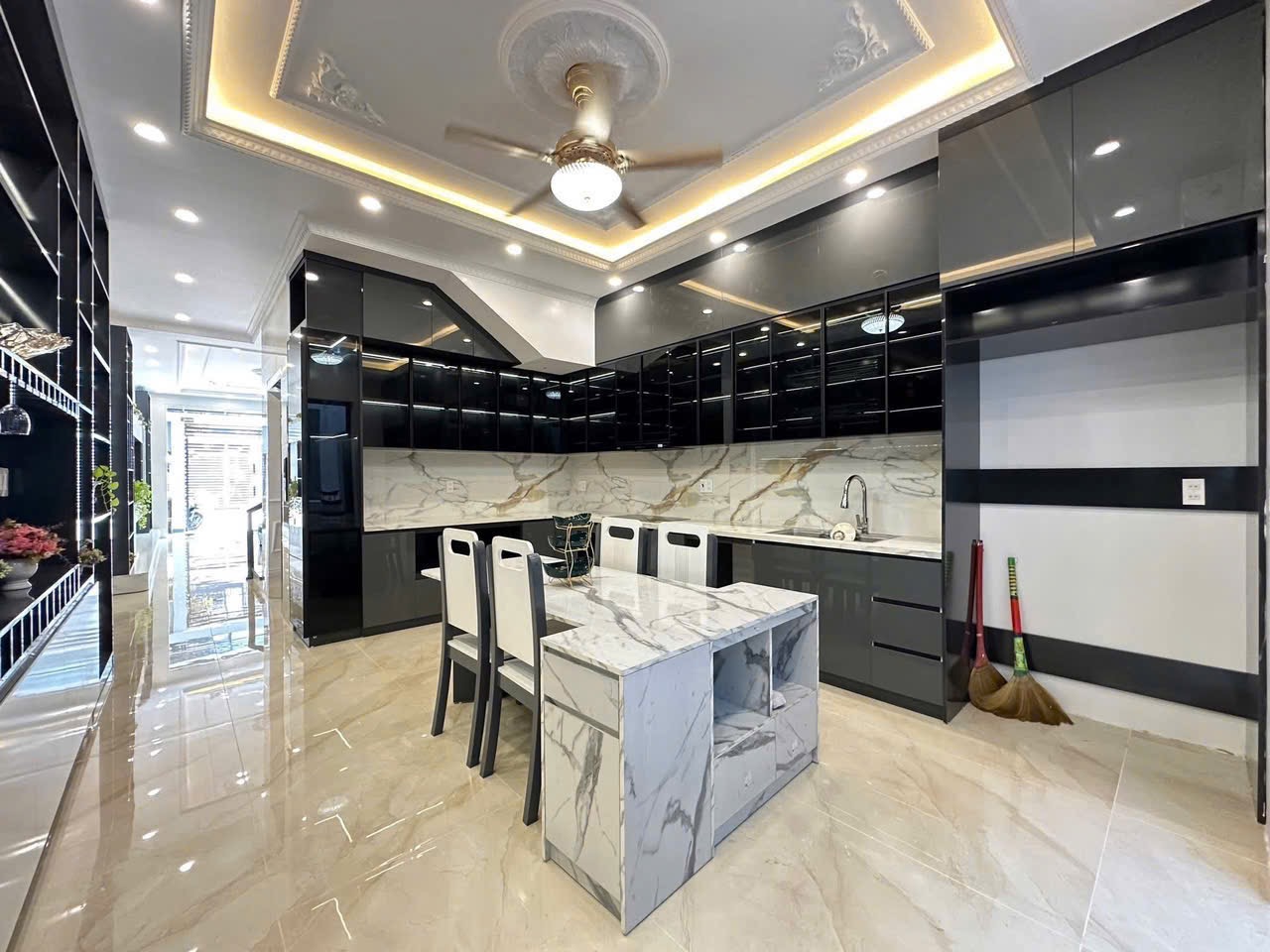 Ảnh Đặng Ma La — Vũ Nhà Phố