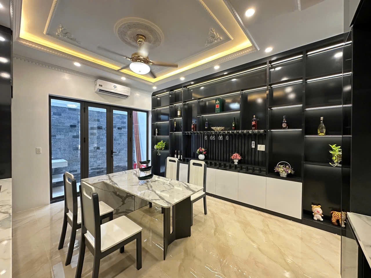 Ảnh Đặng Ma La — Vũ Nhà Phố