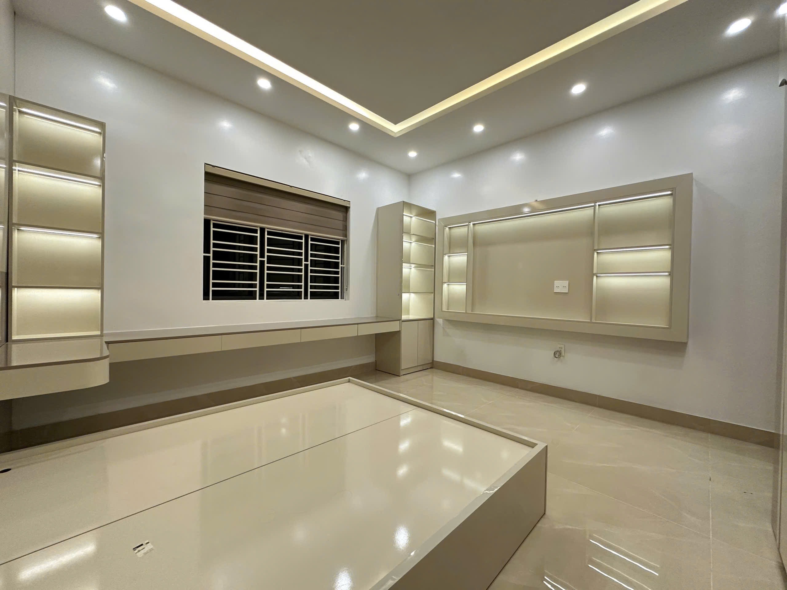 Ảnh Đặng Ma La — Vũ Nhà Phố