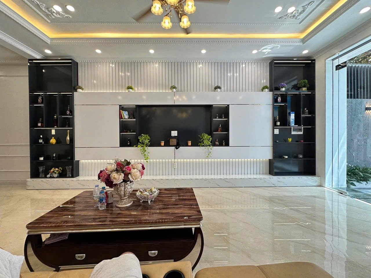 Ảnh Đặng Ma La — Vũ Nhà Phố