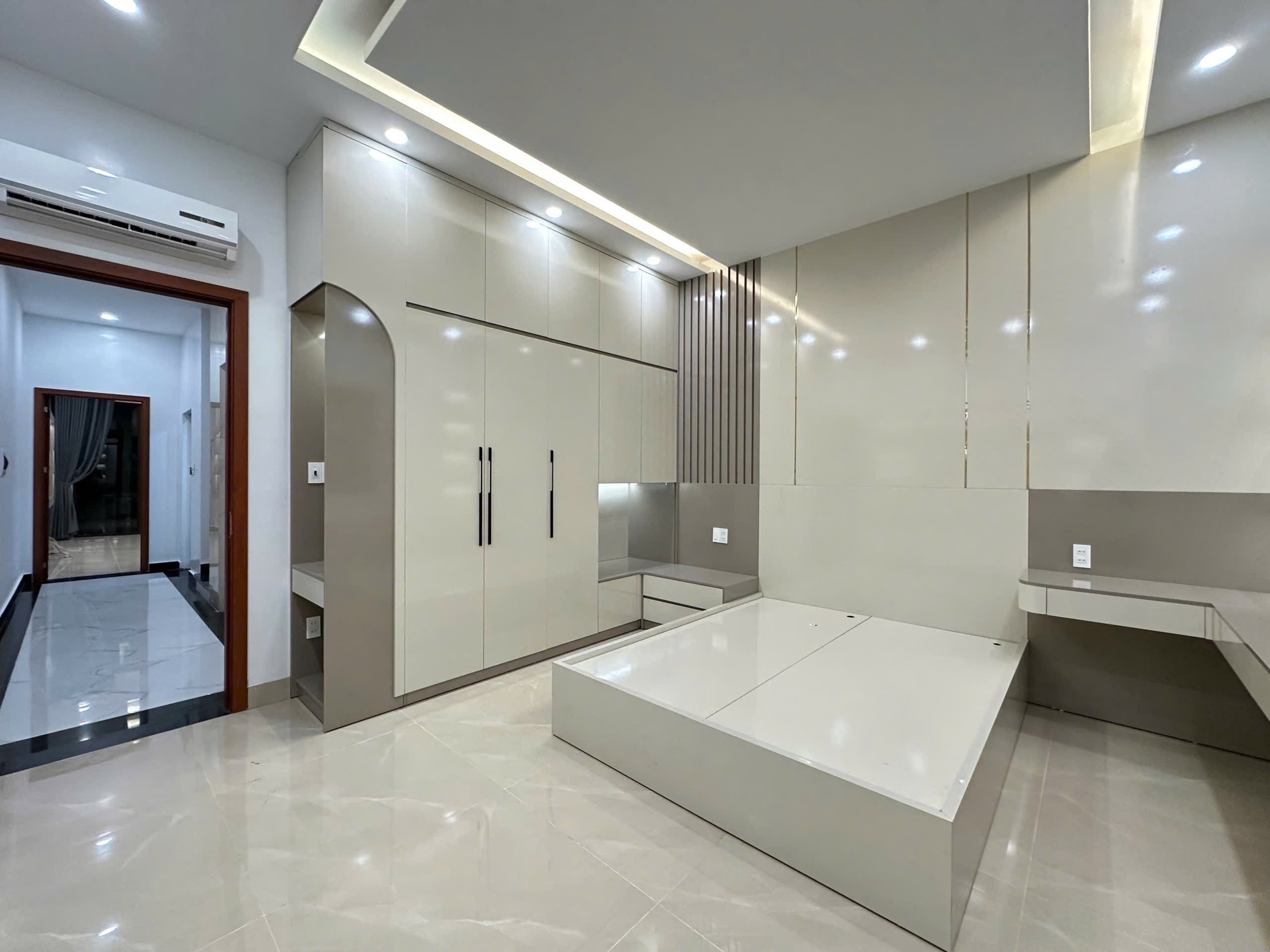 Ảnh Đặng Ma La — Vũ Nhà Phố