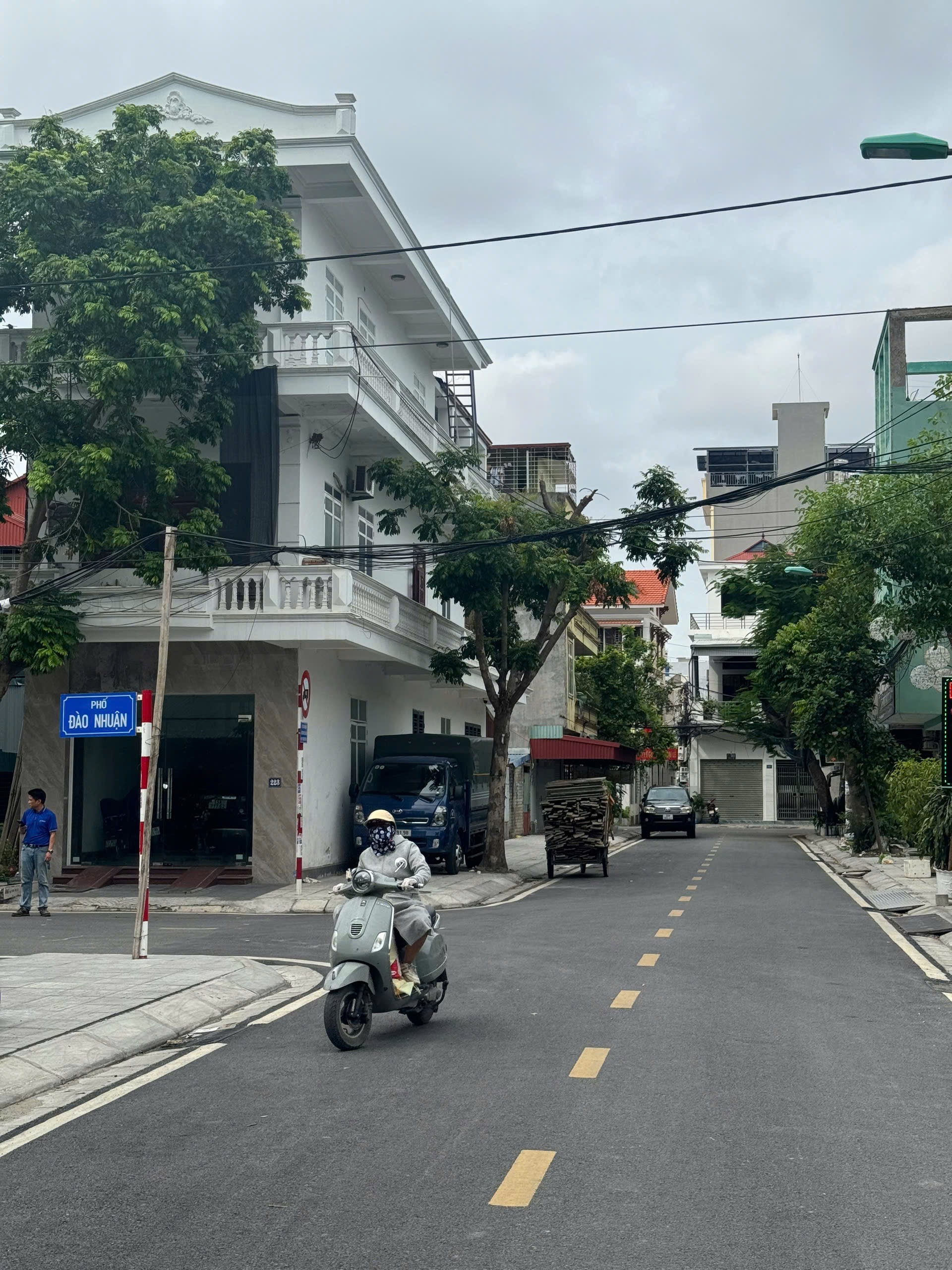 Ảnh Đào Nhuận — Vũ Nhà Phố