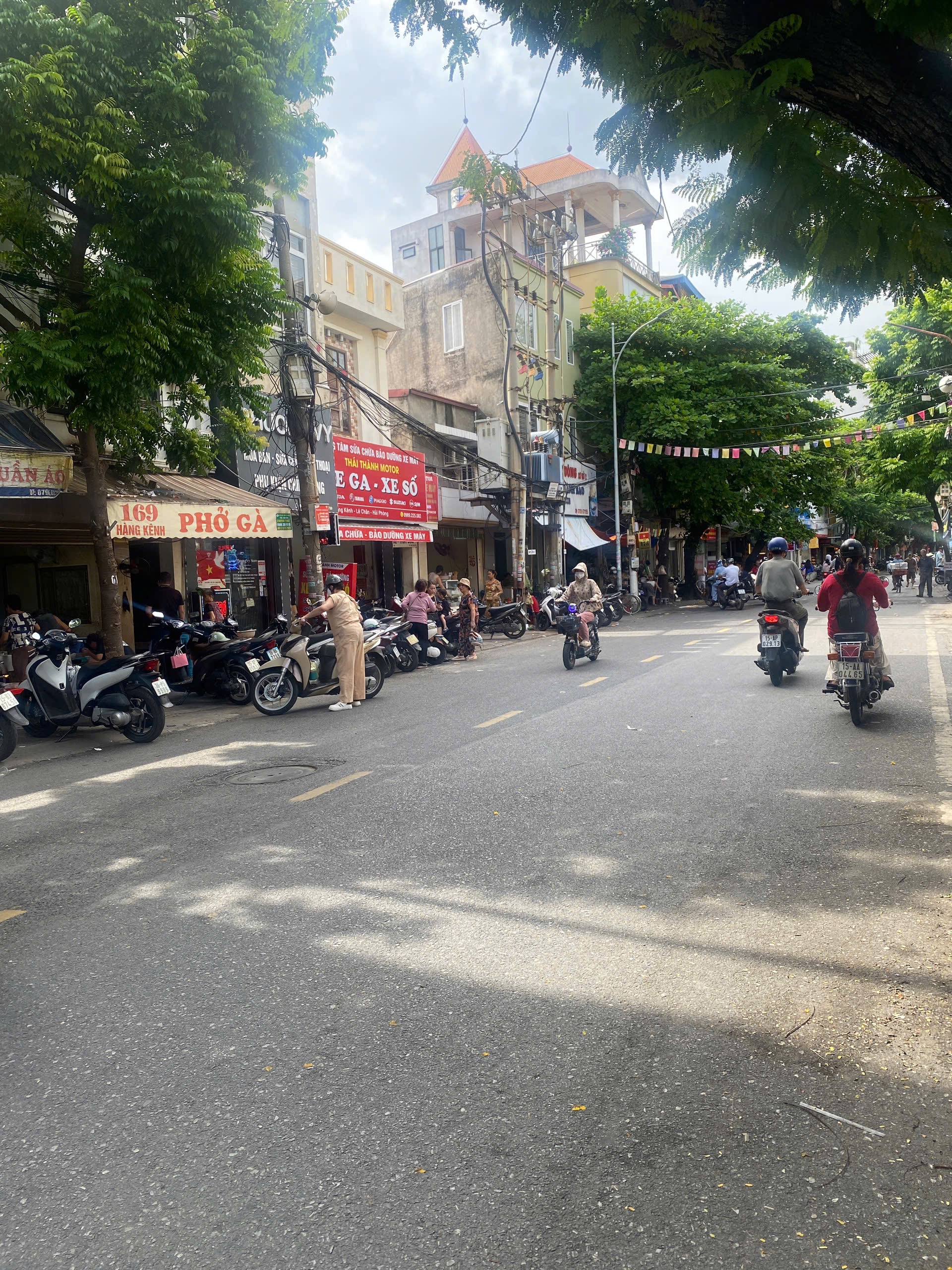 Ảnh Hàng Kênh — Vũ Nhà Phố