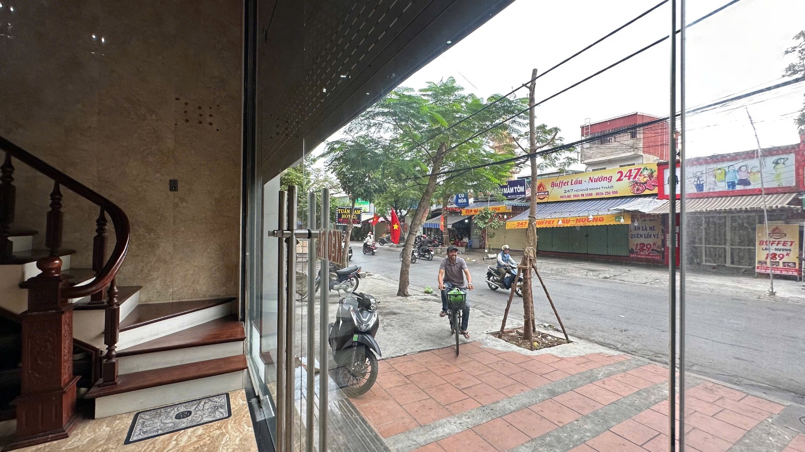 Ảnh Hoàng Minh Thảo — Vũ Nhà Phố