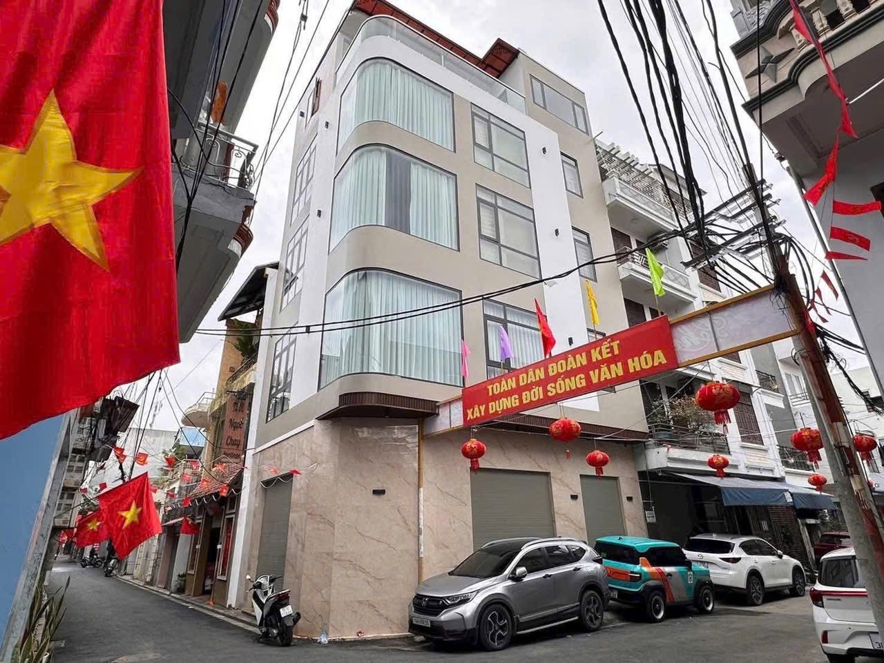 Ảnh Hoàng Quý — Vũ Nhà Phố