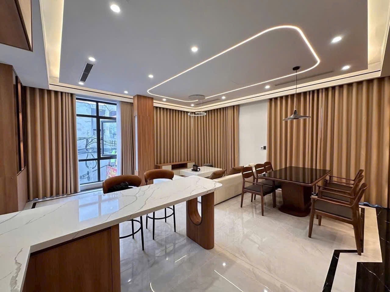 Ảnh Hoàng Quý — Vũ Nhà Phố
