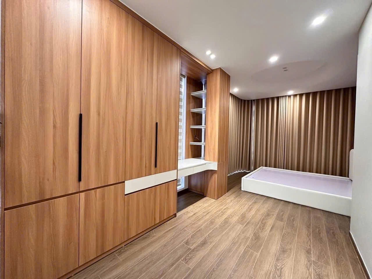 Ảnh Hoàng Quý — Vũ Nhà Phố