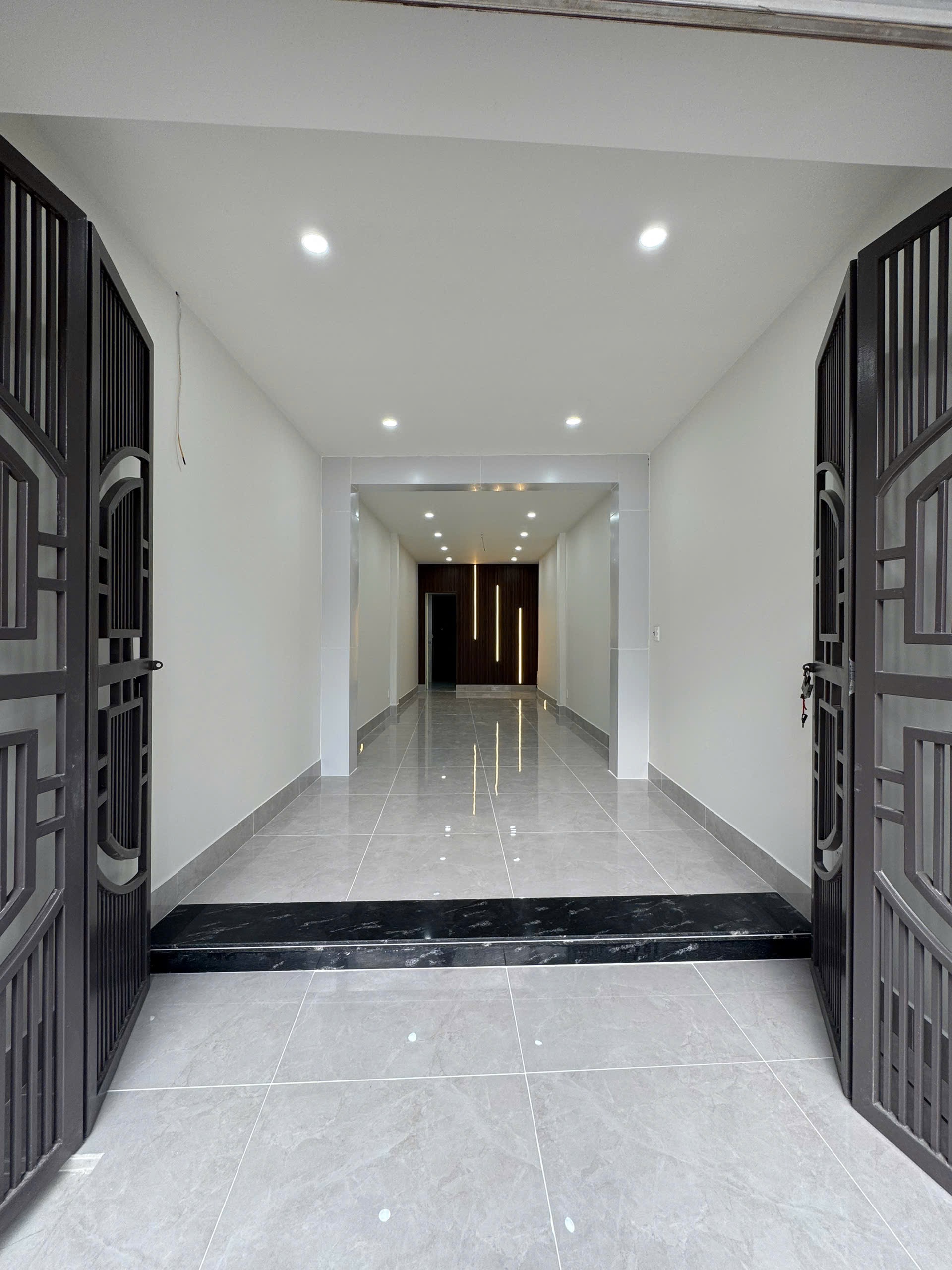 Ảnh Hùng Vương — Vũ Nhà Phố