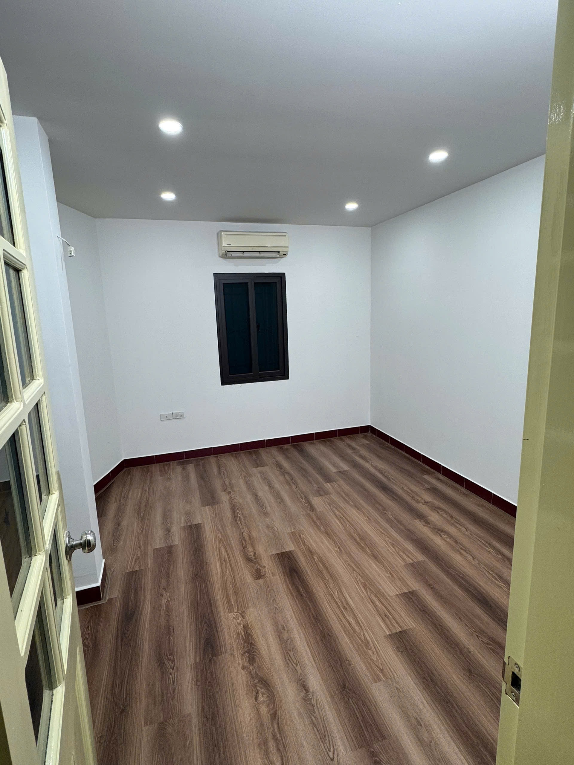 Ảnh Hùng Vương — Vũ Nhà Phố