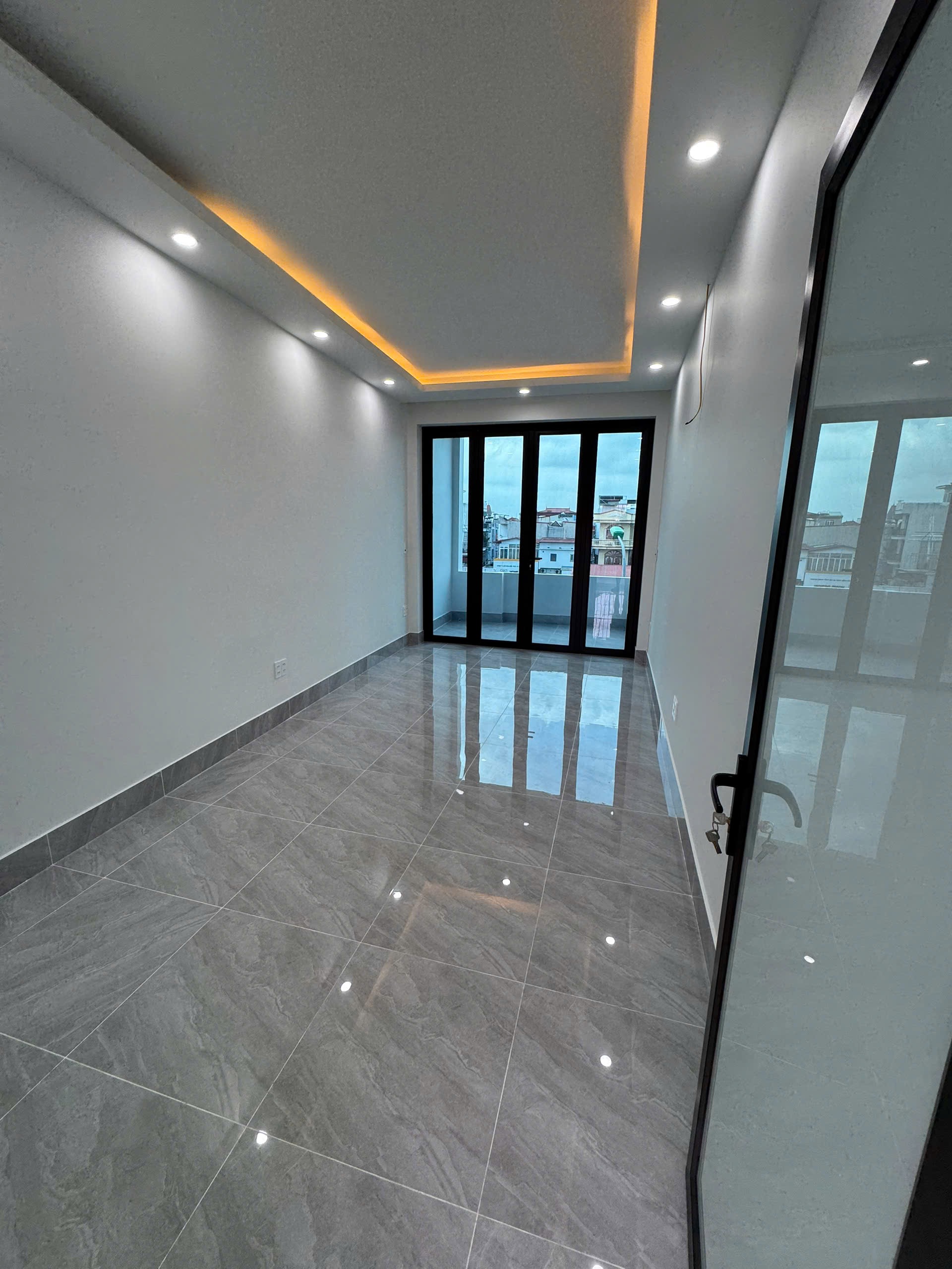 Ảnh Hùng Vương — Vũ Nhà Phố