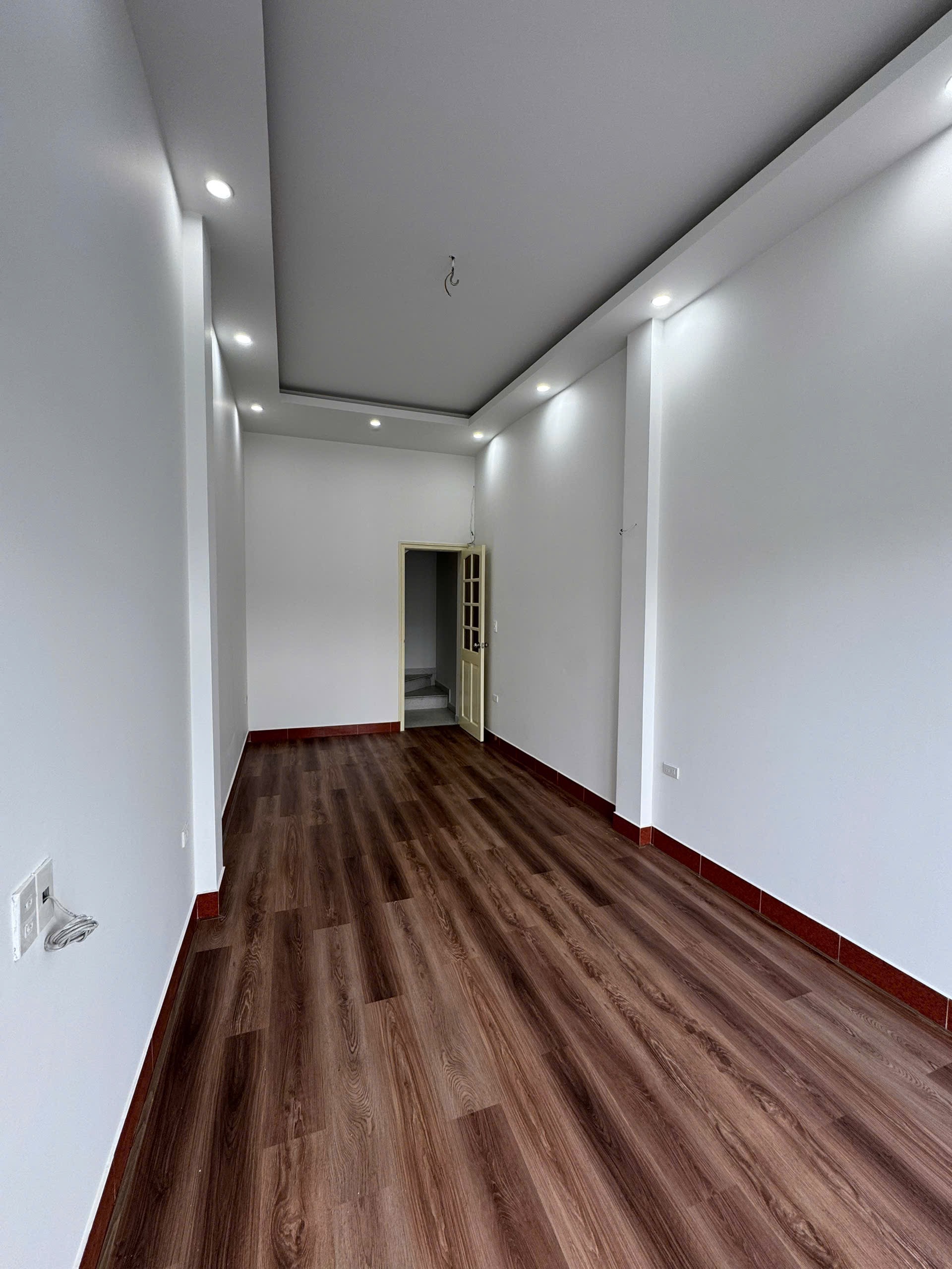 Ảnh Hùng Vương — Vũ Nhà Phố