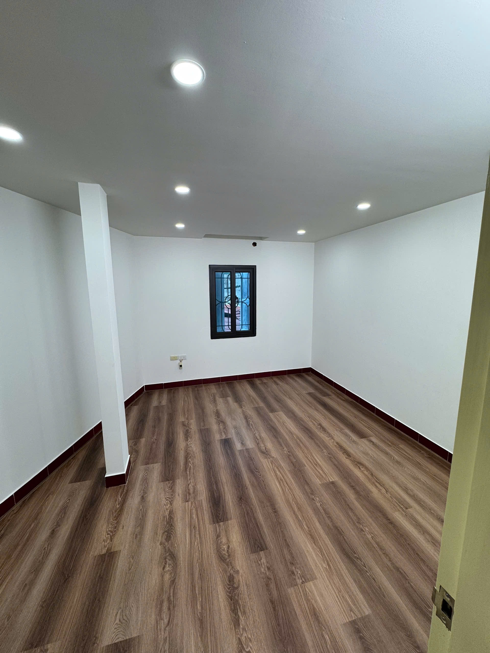Ảnh Hùng Vương — Vũ Nhà Phố
