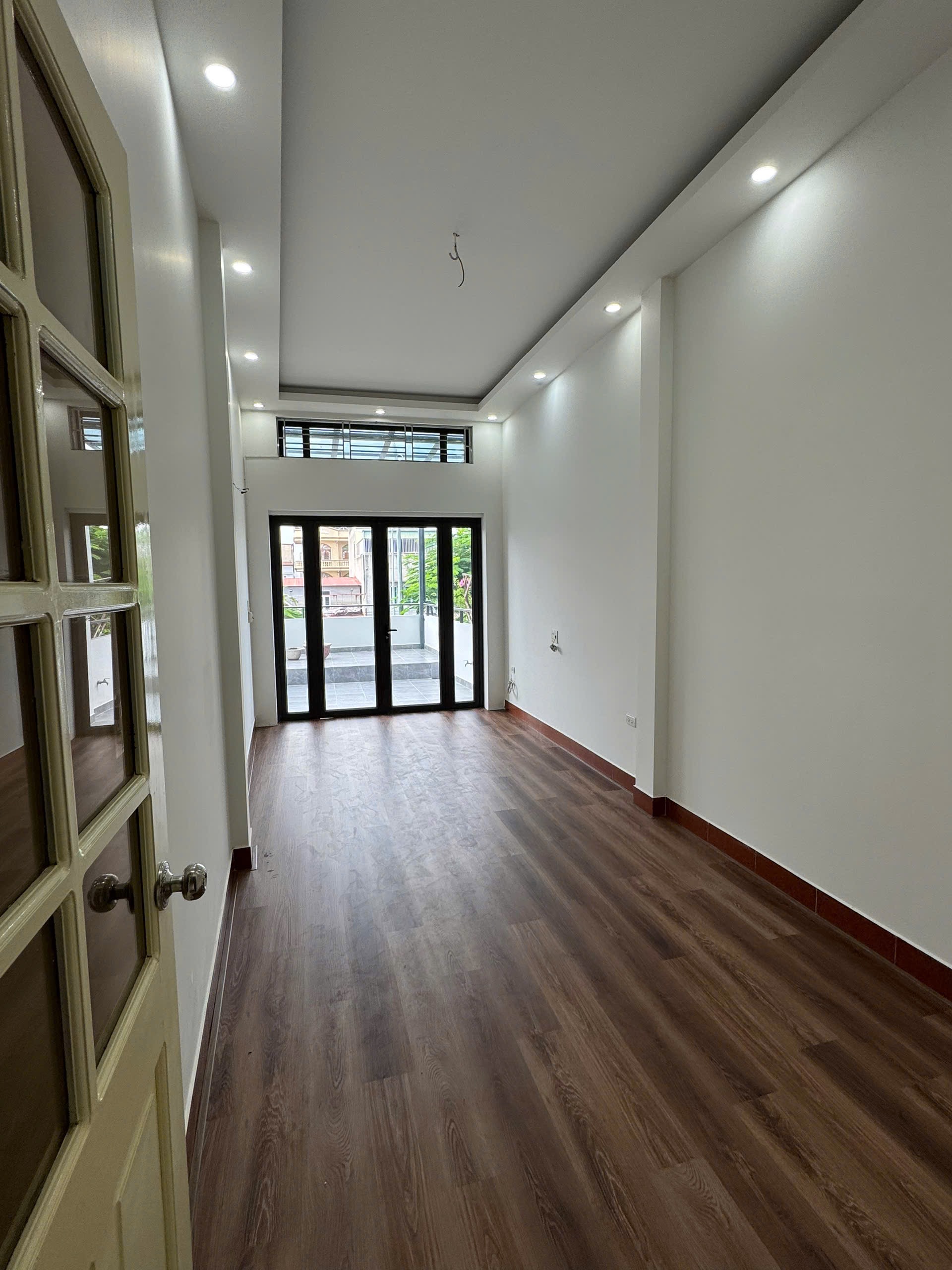 Ảnh Hùng Vương — Vũ Nhà Phố