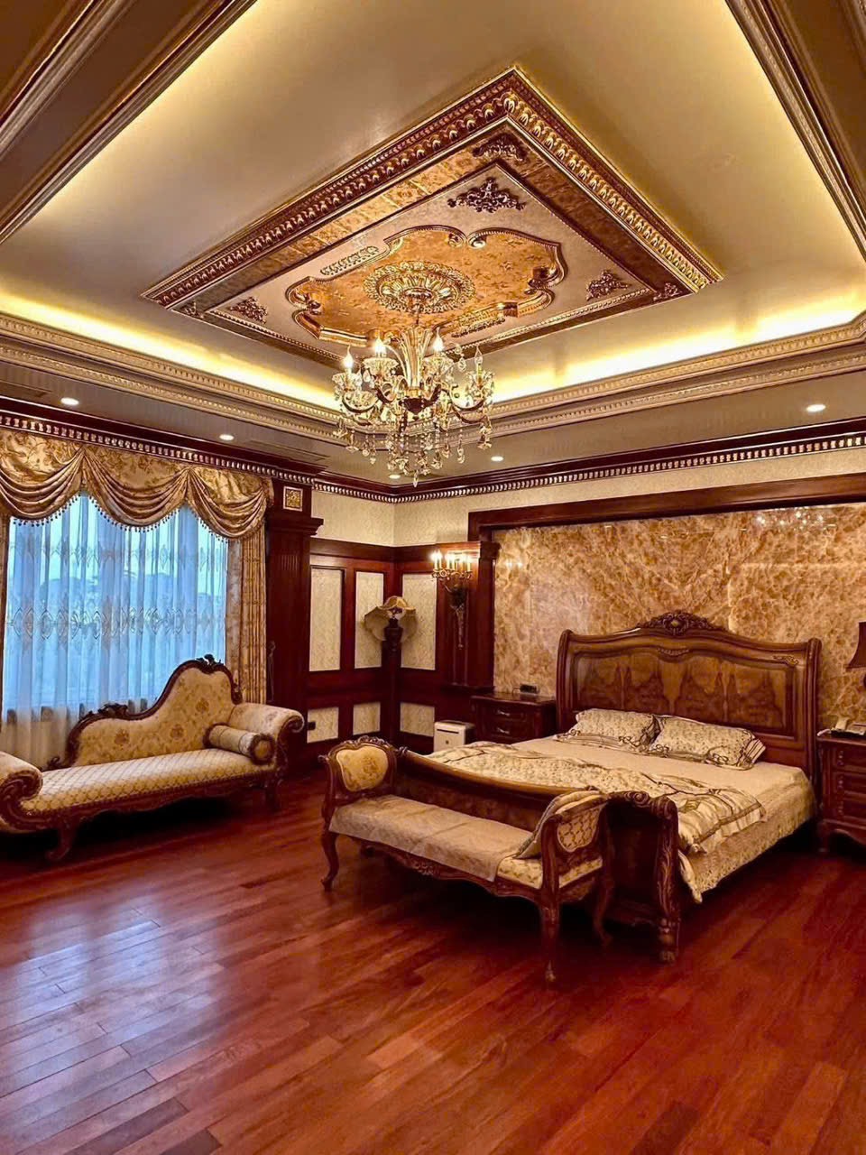 Ảnh Hùng Vương — Vũ Nhà Phố