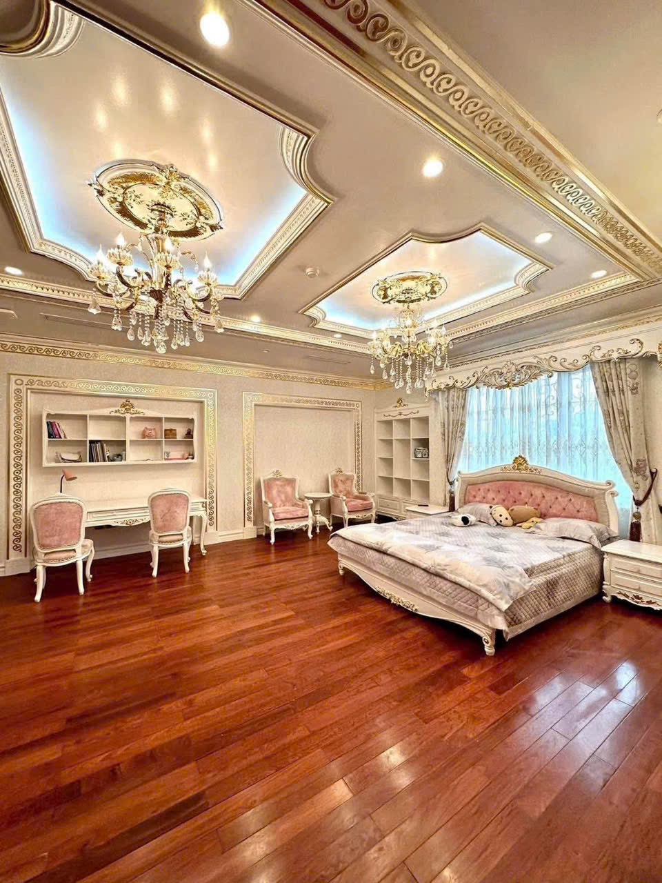 Ảnh Hùng Vương — Vũ Nhà Phố