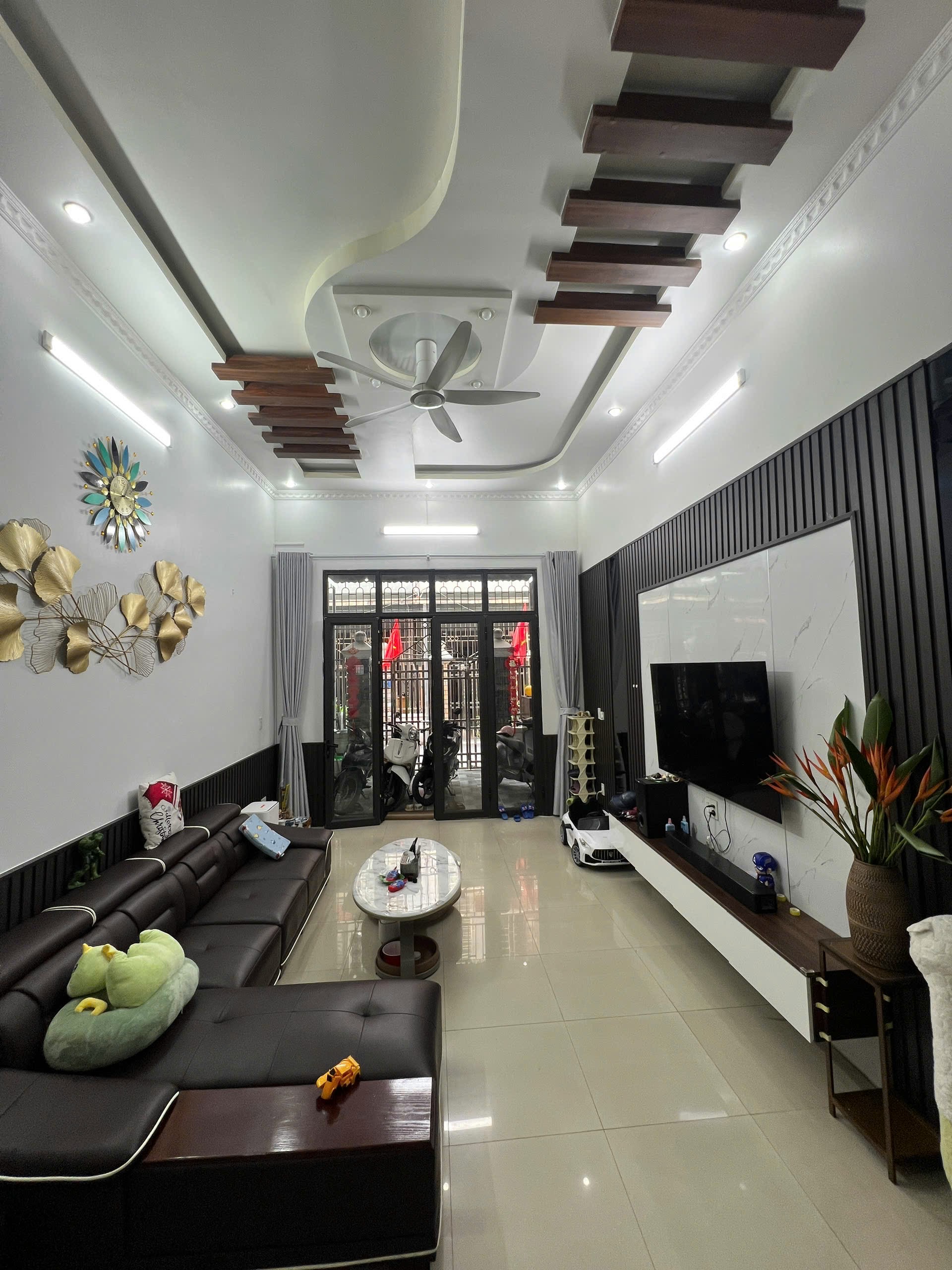 Ảnh Kiều Sơn — Vũ Nhà Phố