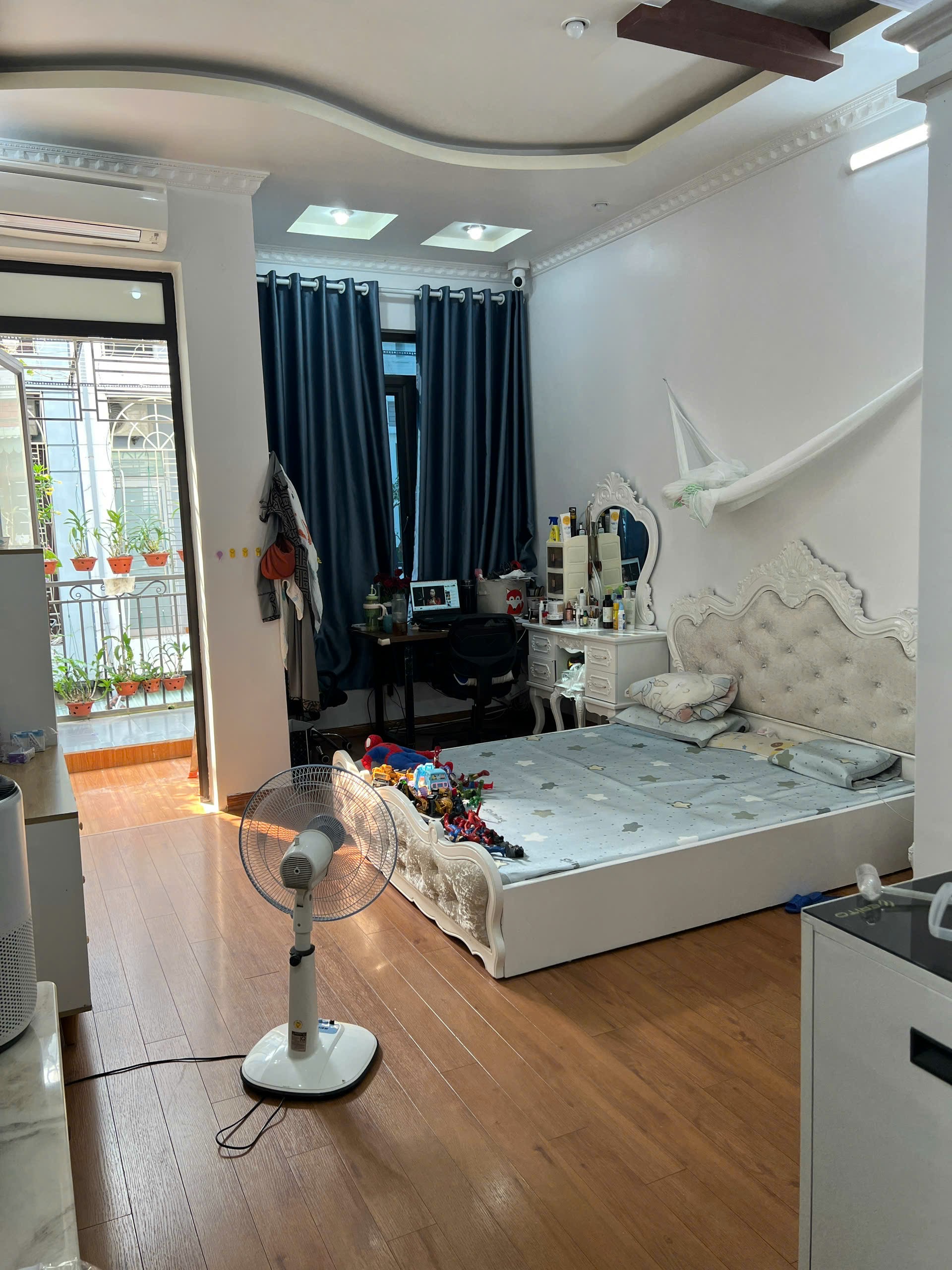 Ảnh Kiều Sơn — Vũ Nhà Phố