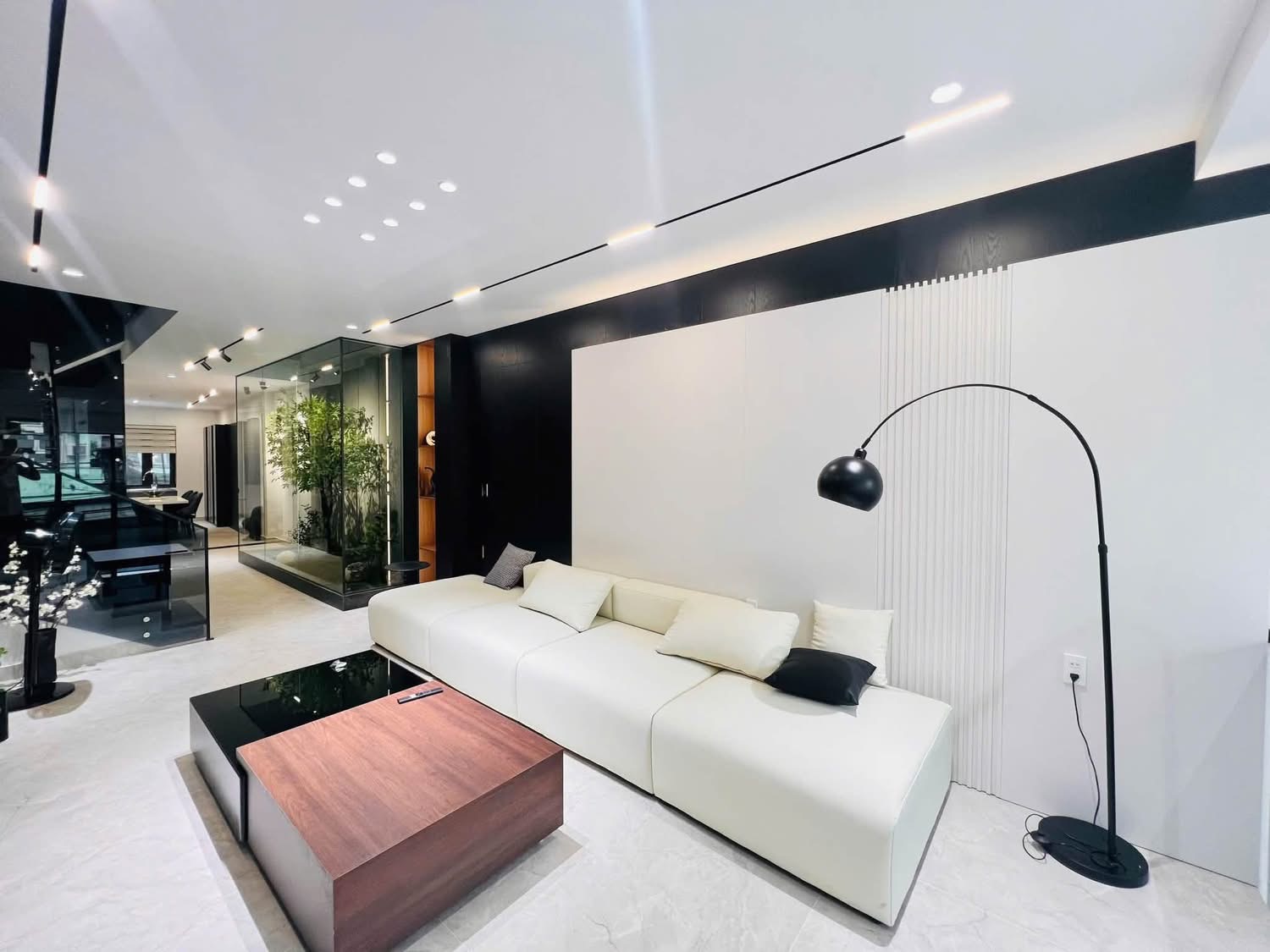 Ảnh Lâm Tường — Vũ Nhà Phố