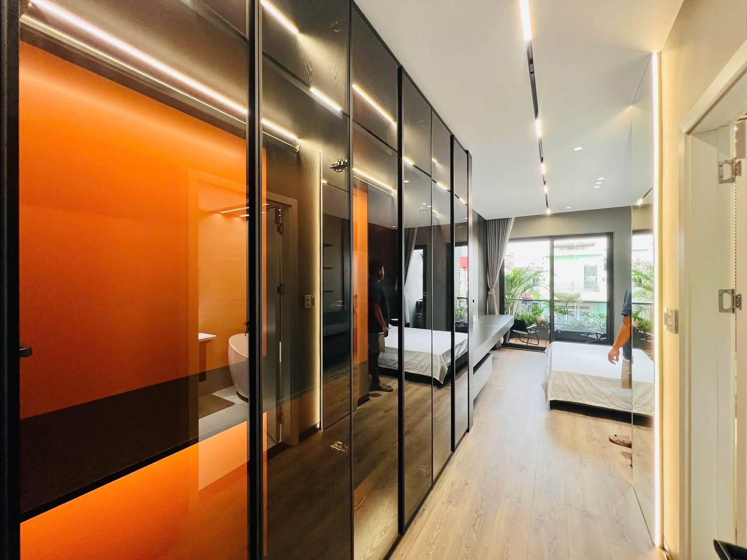 Ảnh Lâm Tường — Vũ Nhà Phố