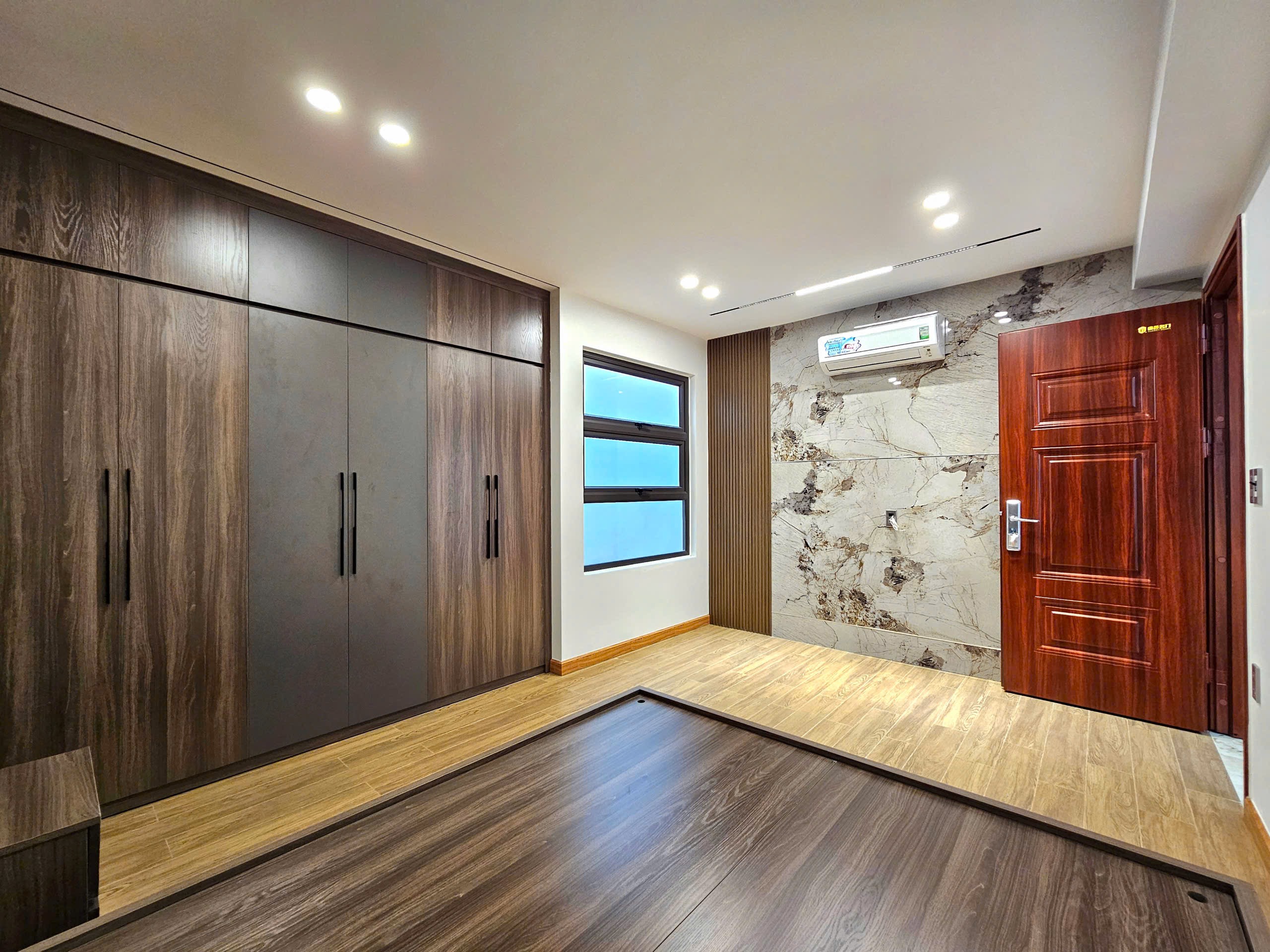 Ảnh Lê Lai — Vũ Nhà Phố