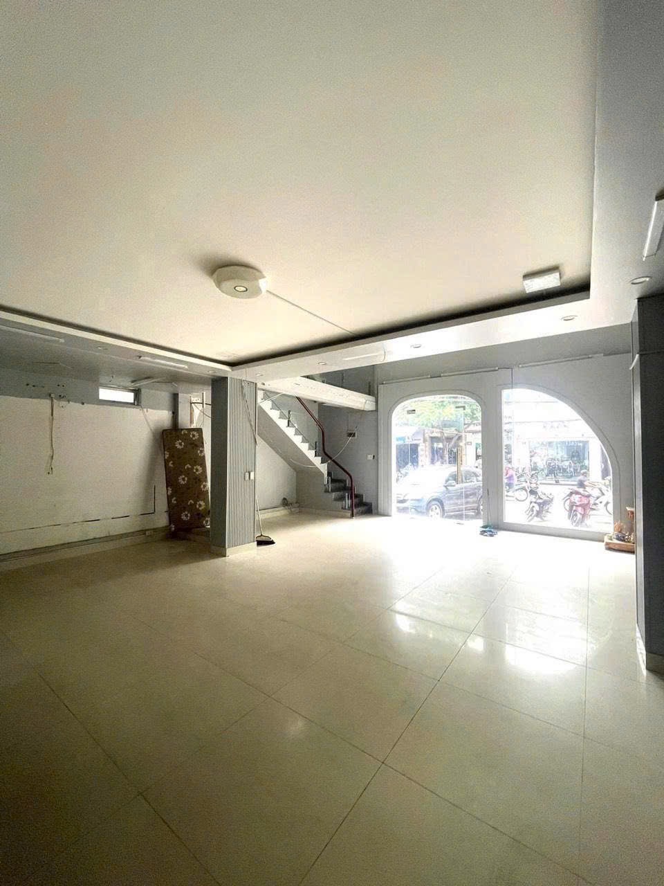 Ảnh Lương Khánh Thiện — Vũ Nhà Phố