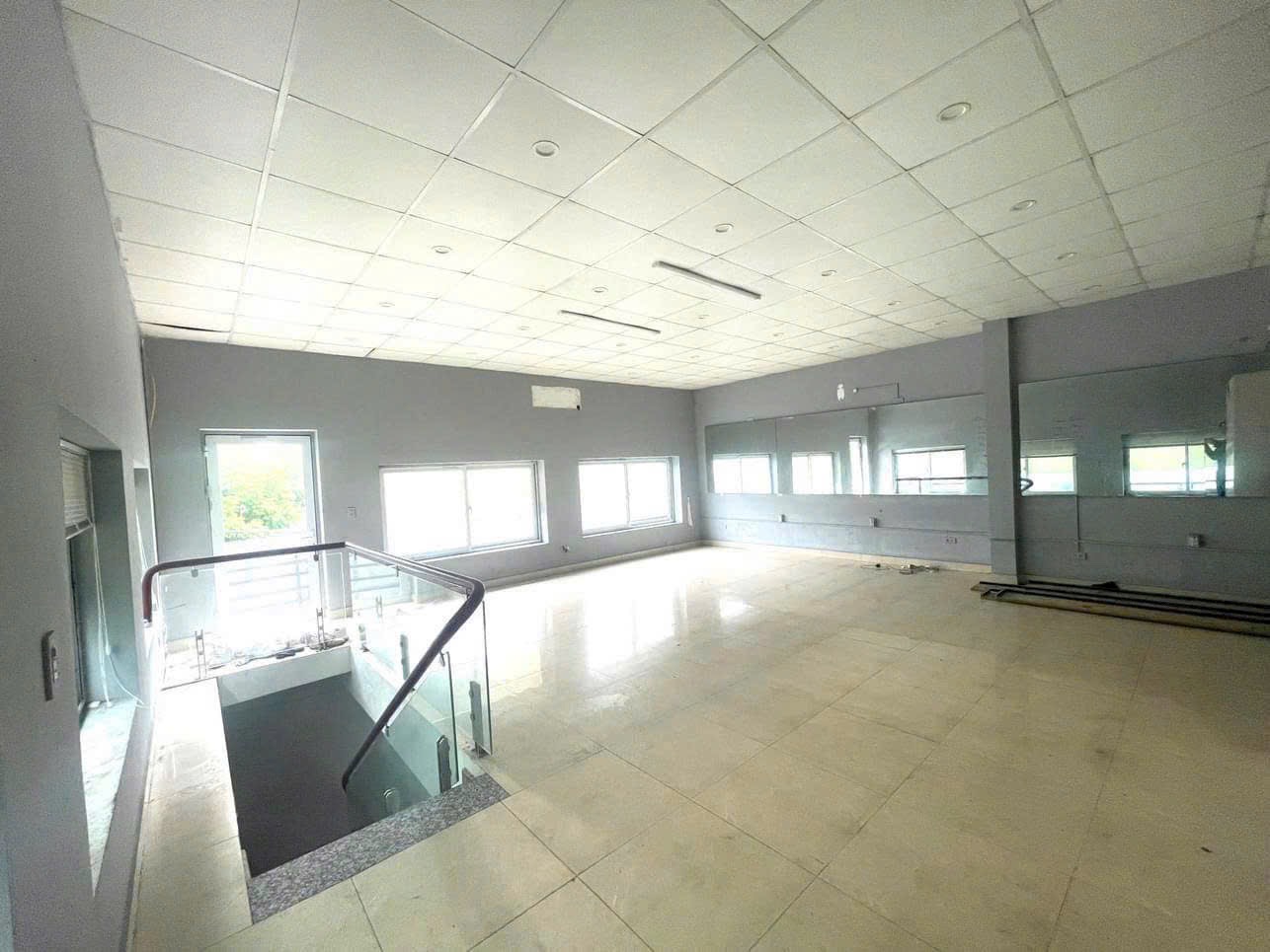 Ảnh Lương Khánh Thiện — Vũ Nhà Phố