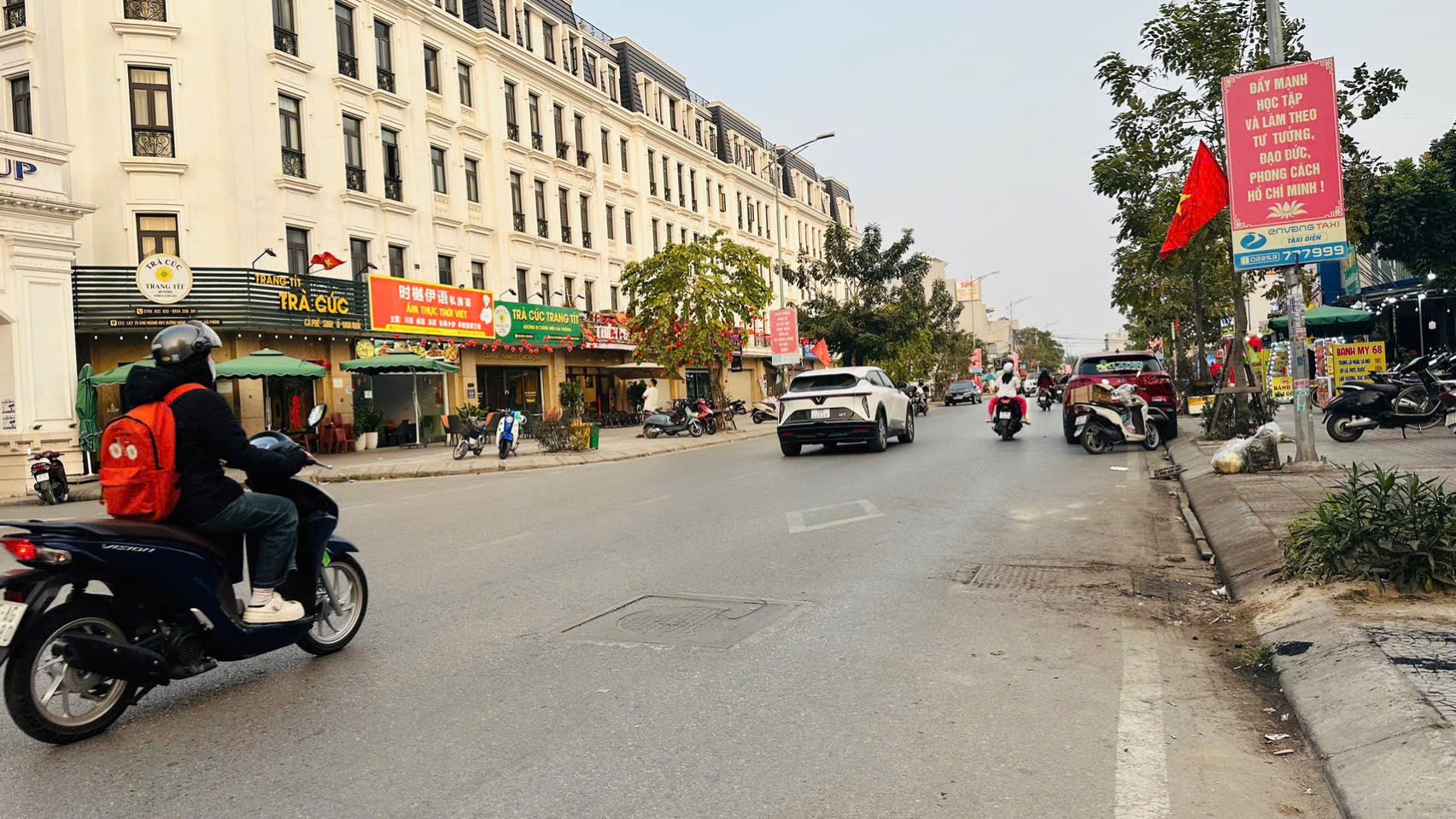 Ảnh Máng Nước — Vũ Nhà Phố