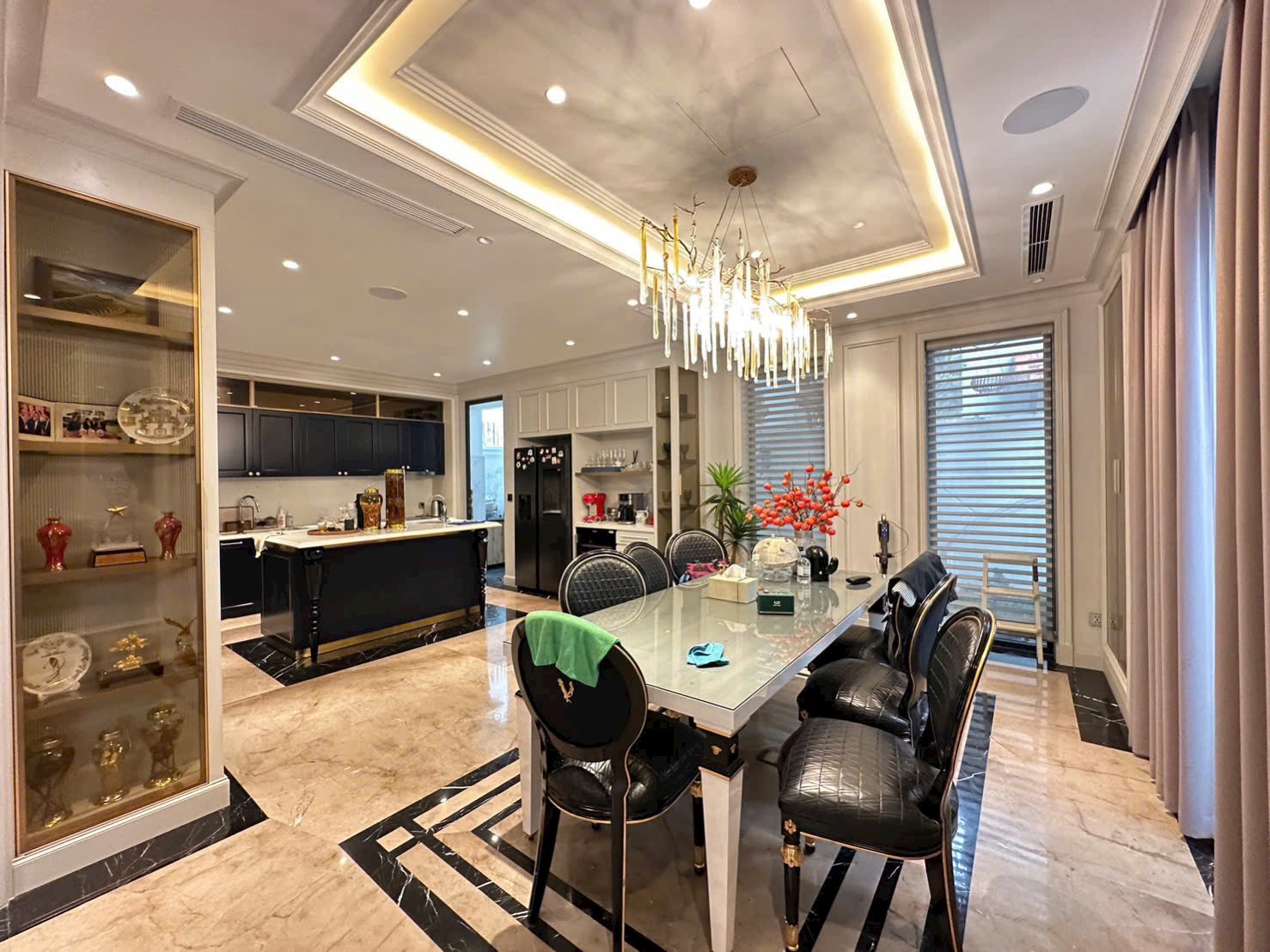 Ảnh Sao Đỏ — Vũ Nhà Phố