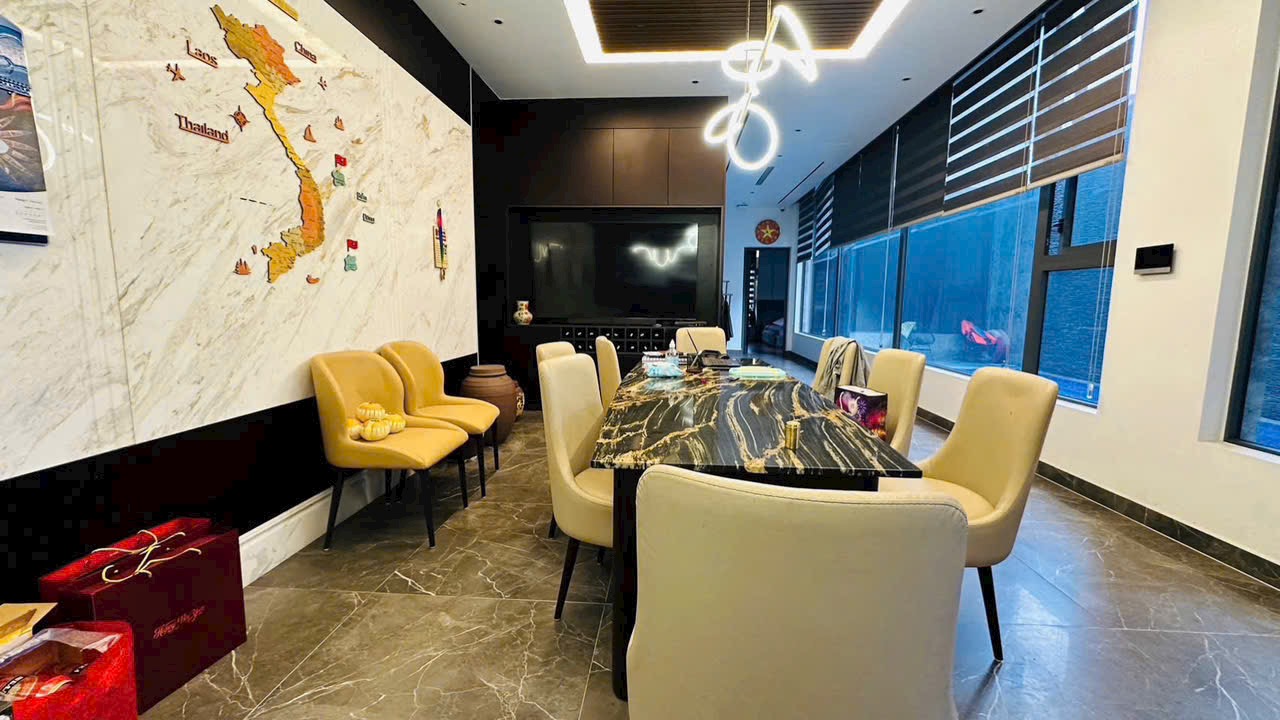 Ảnh Sở Dầu — Vũ Nhà Phố