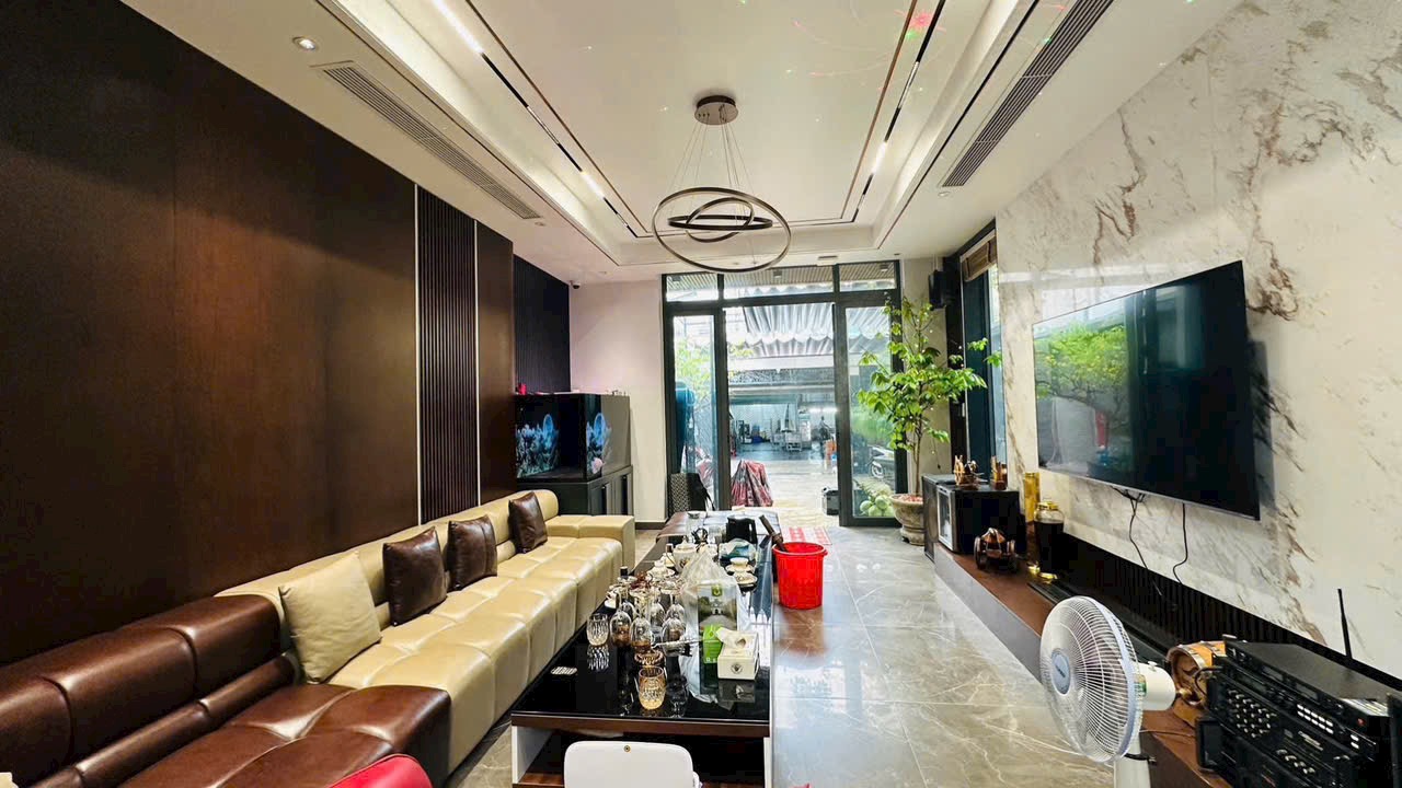 Ảnh Sở Dầu — Vũ Nhà Phố