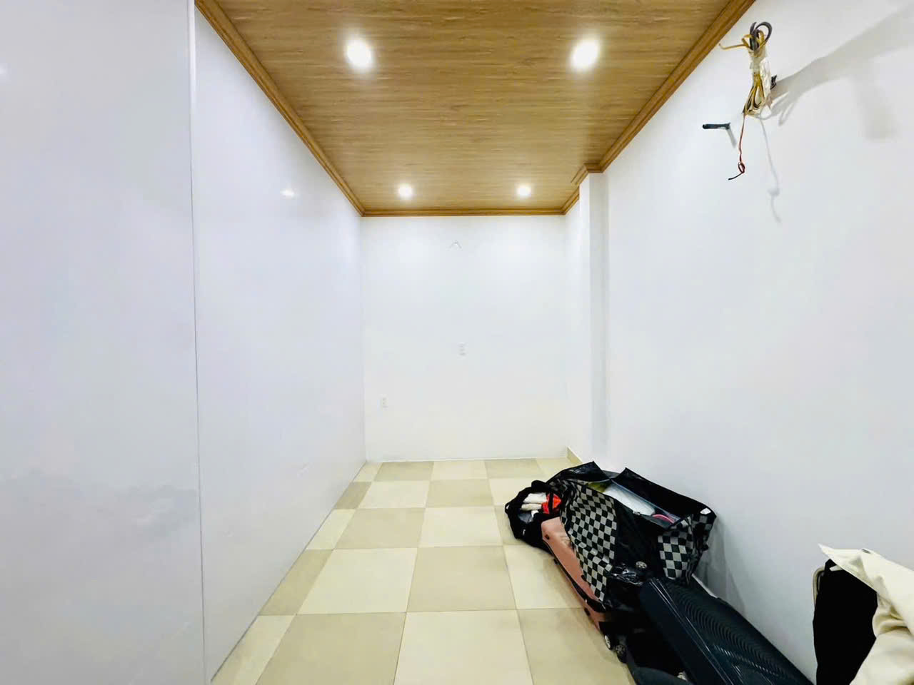 Ảnh Thiên Lôi — Vũ Nhà Phố