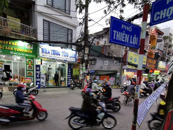 Ảnh Thiên Lôi — Vũ Nhà Phố