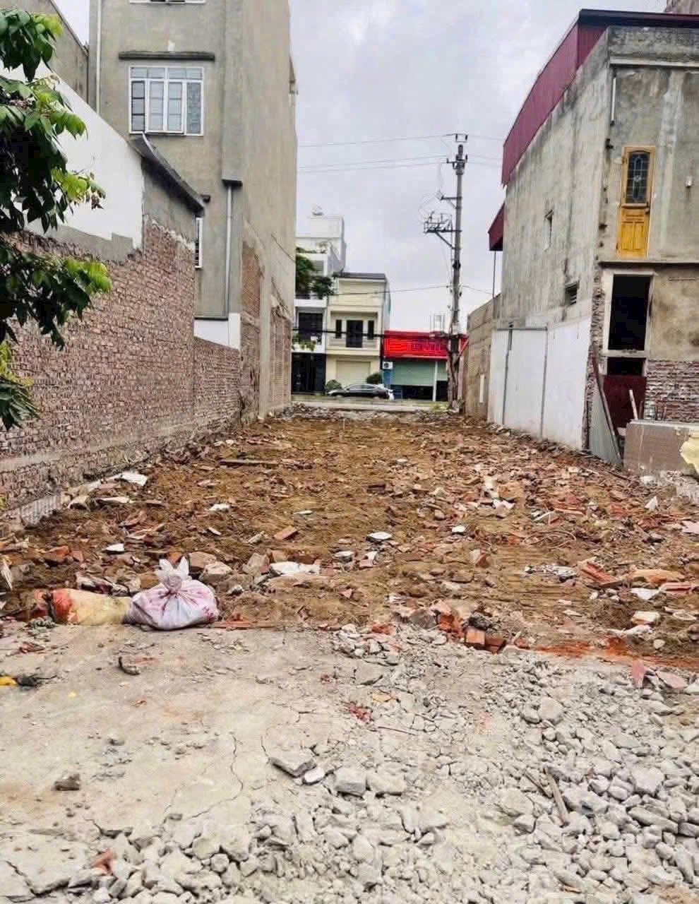 Ảnh Thiên Lôi — Vũ Nhà Phố