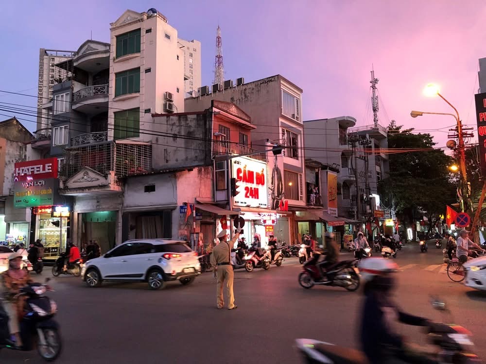 Ảnh Tô Hiệu — Vũ Nhà Phố