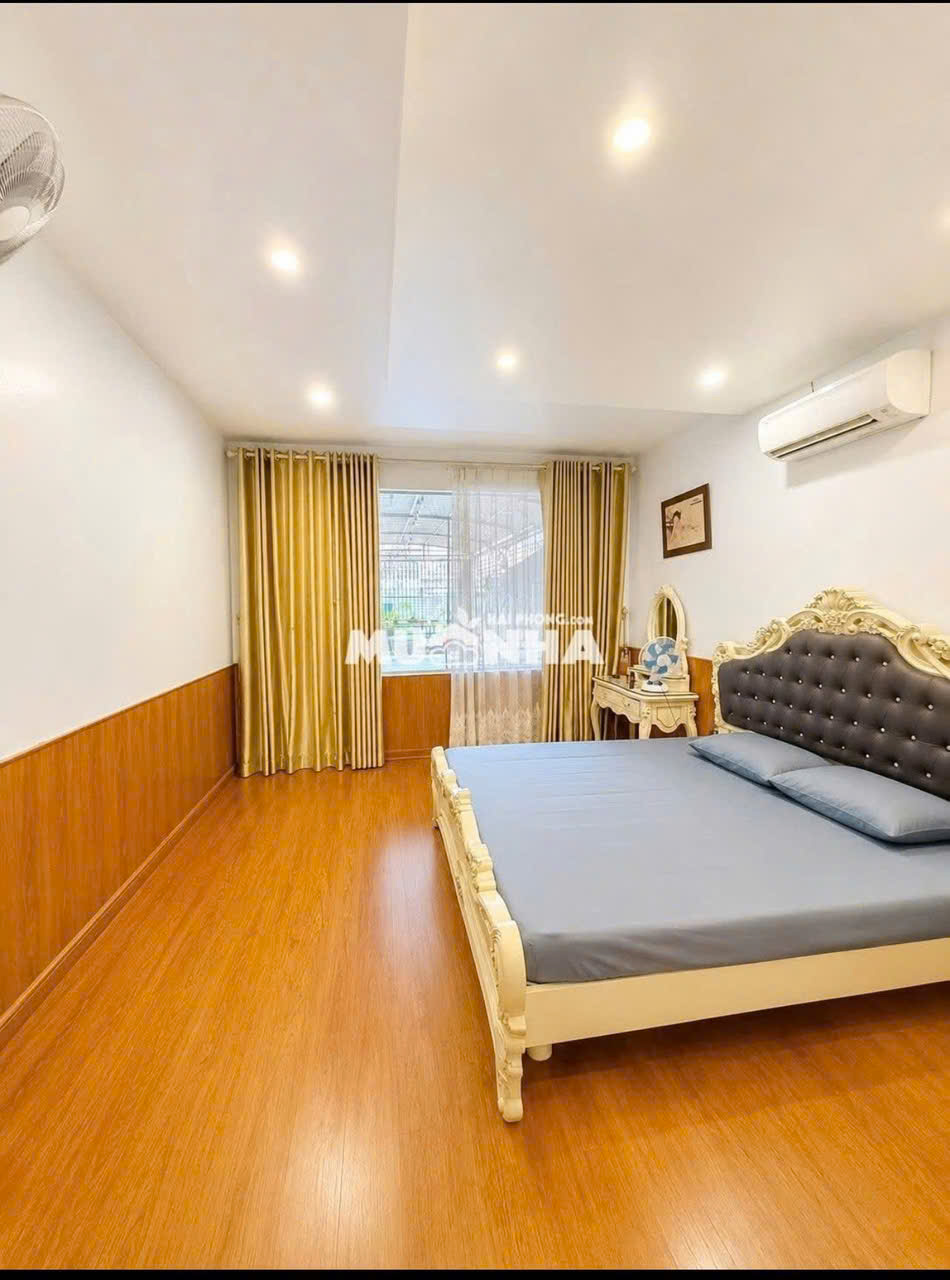 Ảnh Vạn Mỹ — Vũ Nhà Phố